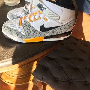 Very rare Nike air revolution size 10